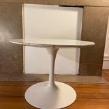 Circular sofa end on white metal leg. XXth work.