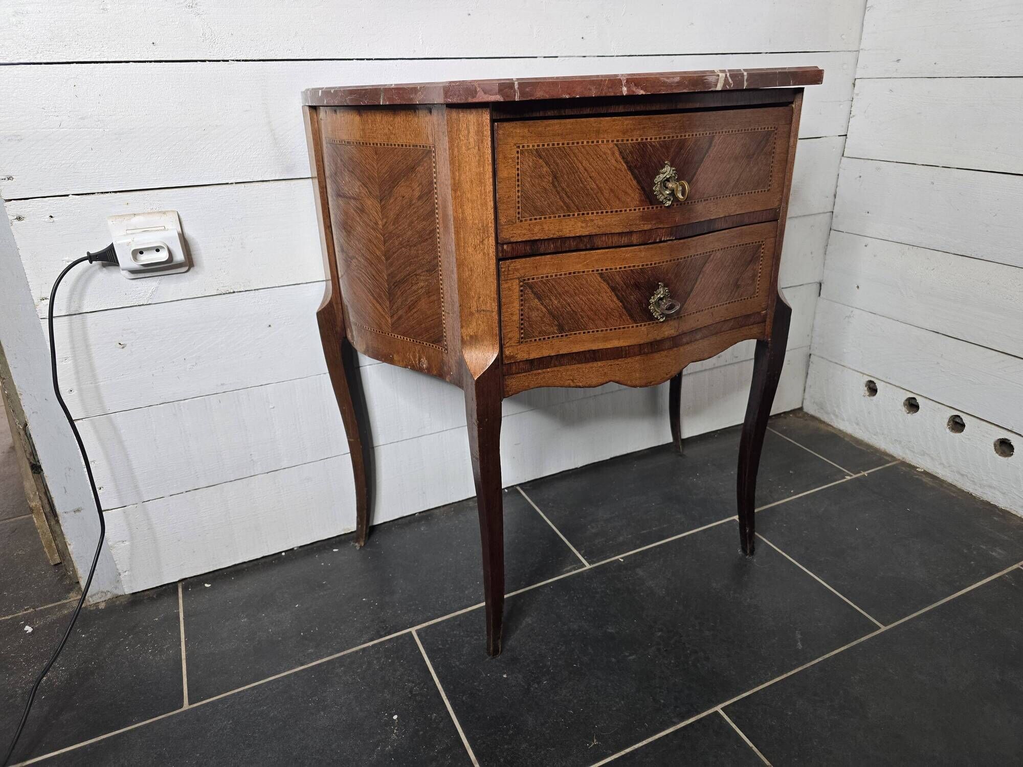 Curved chest of drawers in Louis XV style marquetry