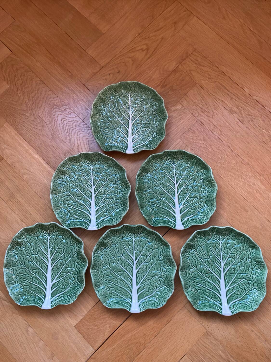 Cabbage leaf dessert plates