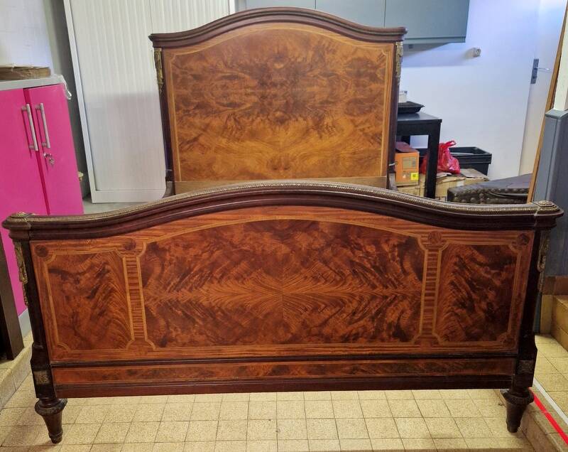 François Linke (1855-1943), marquetry veneered wooden bed in Louis XVI style