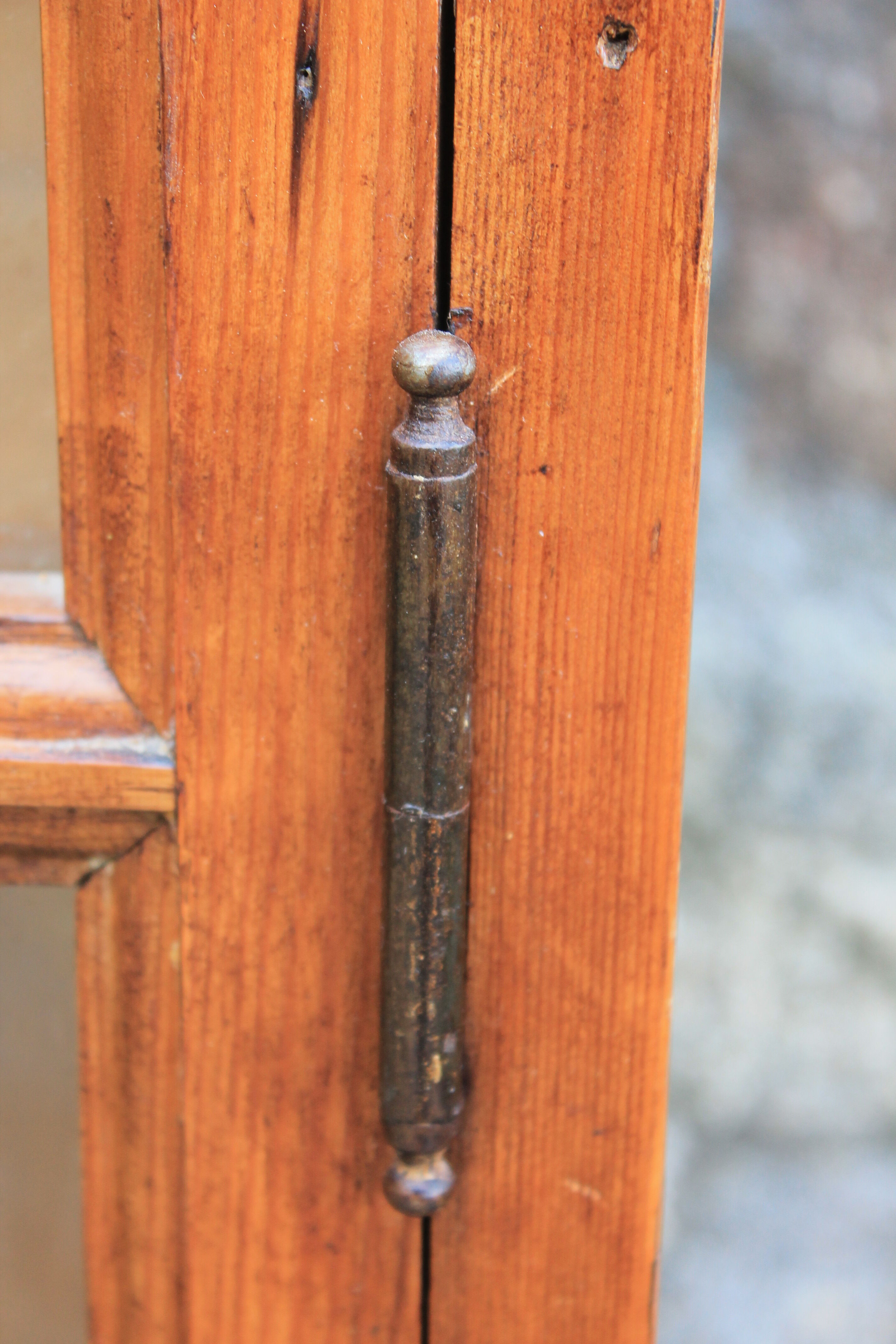 Corner store showcase