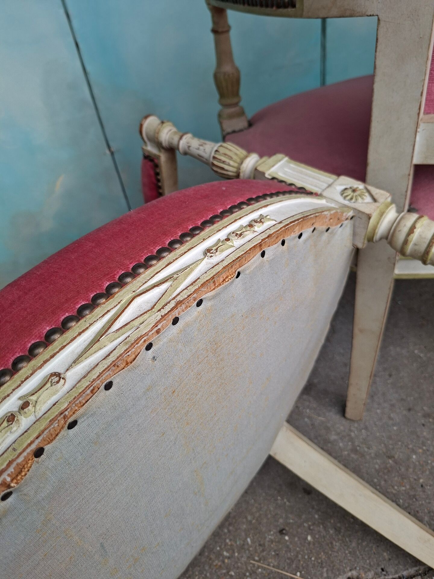 4 fauteuils Directoire en velours rose