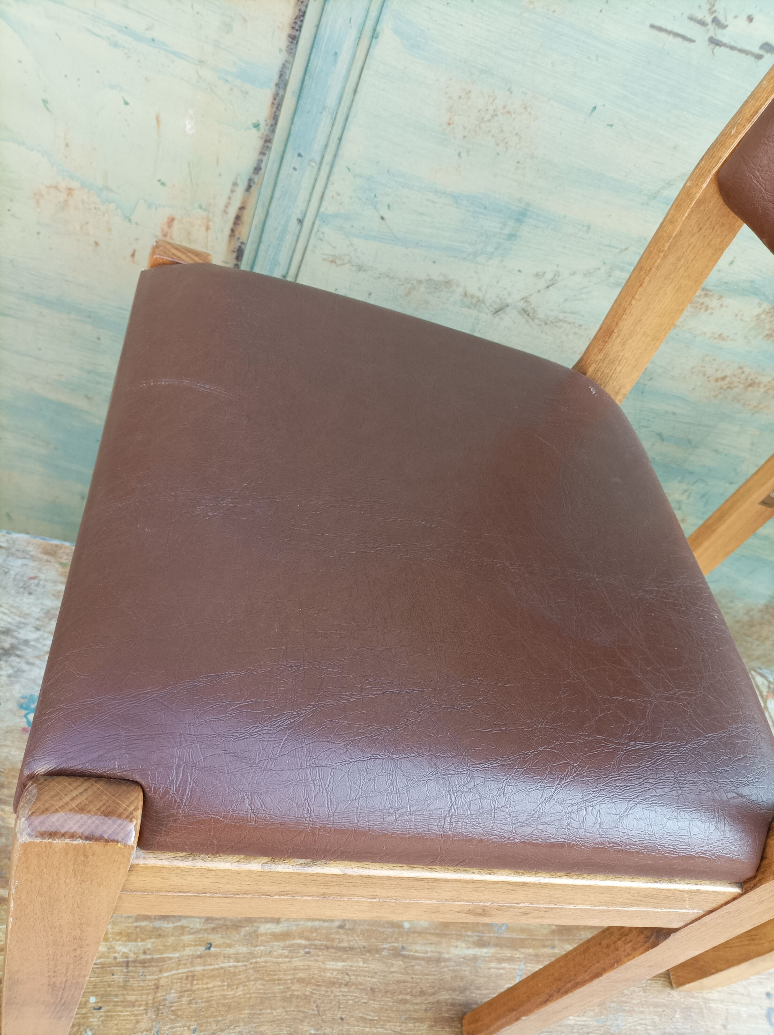 Paire de chaise baumann made in france siège 31 chêne et skaï