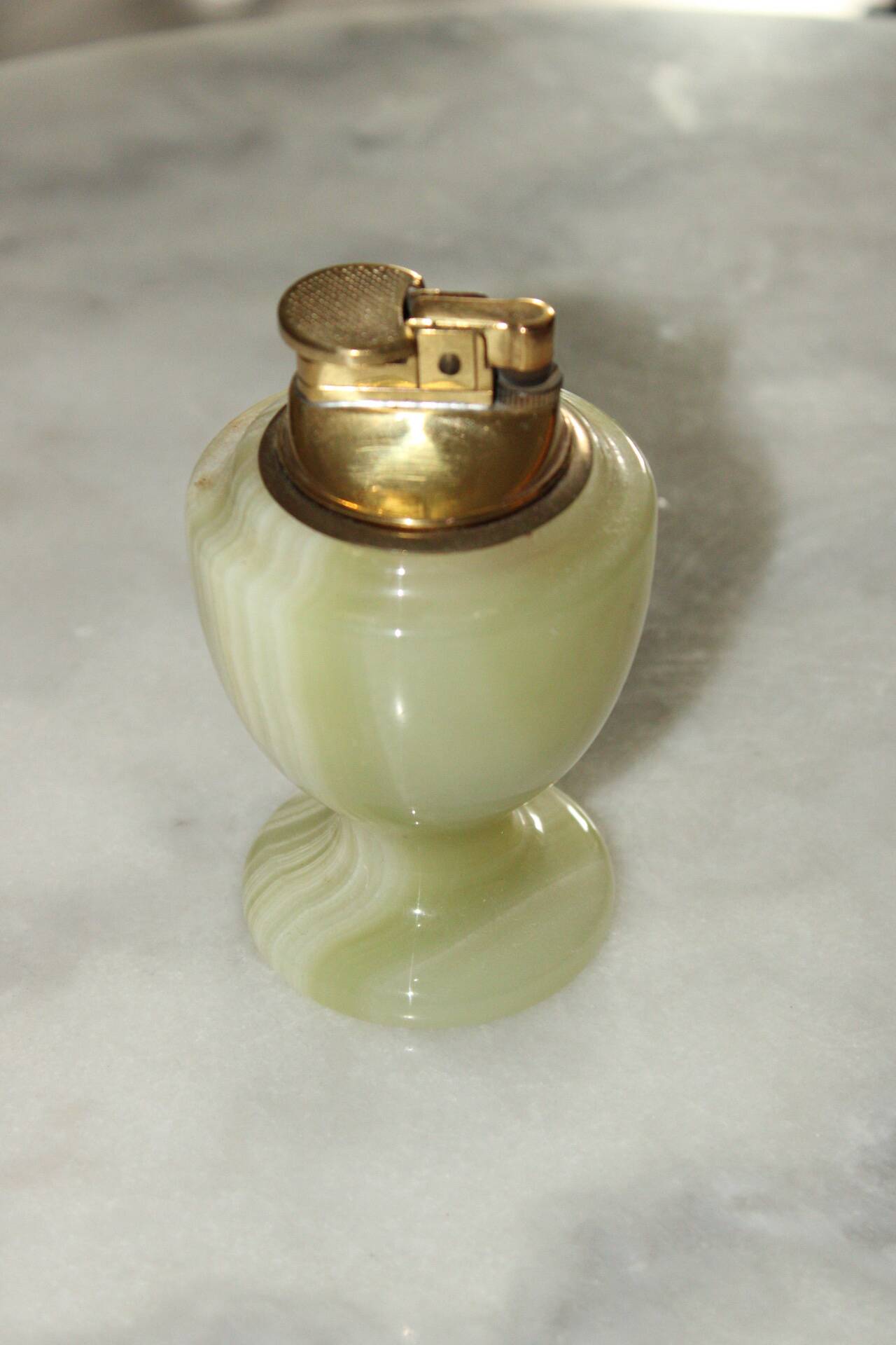 Onyx and brass table lighter - Vintage