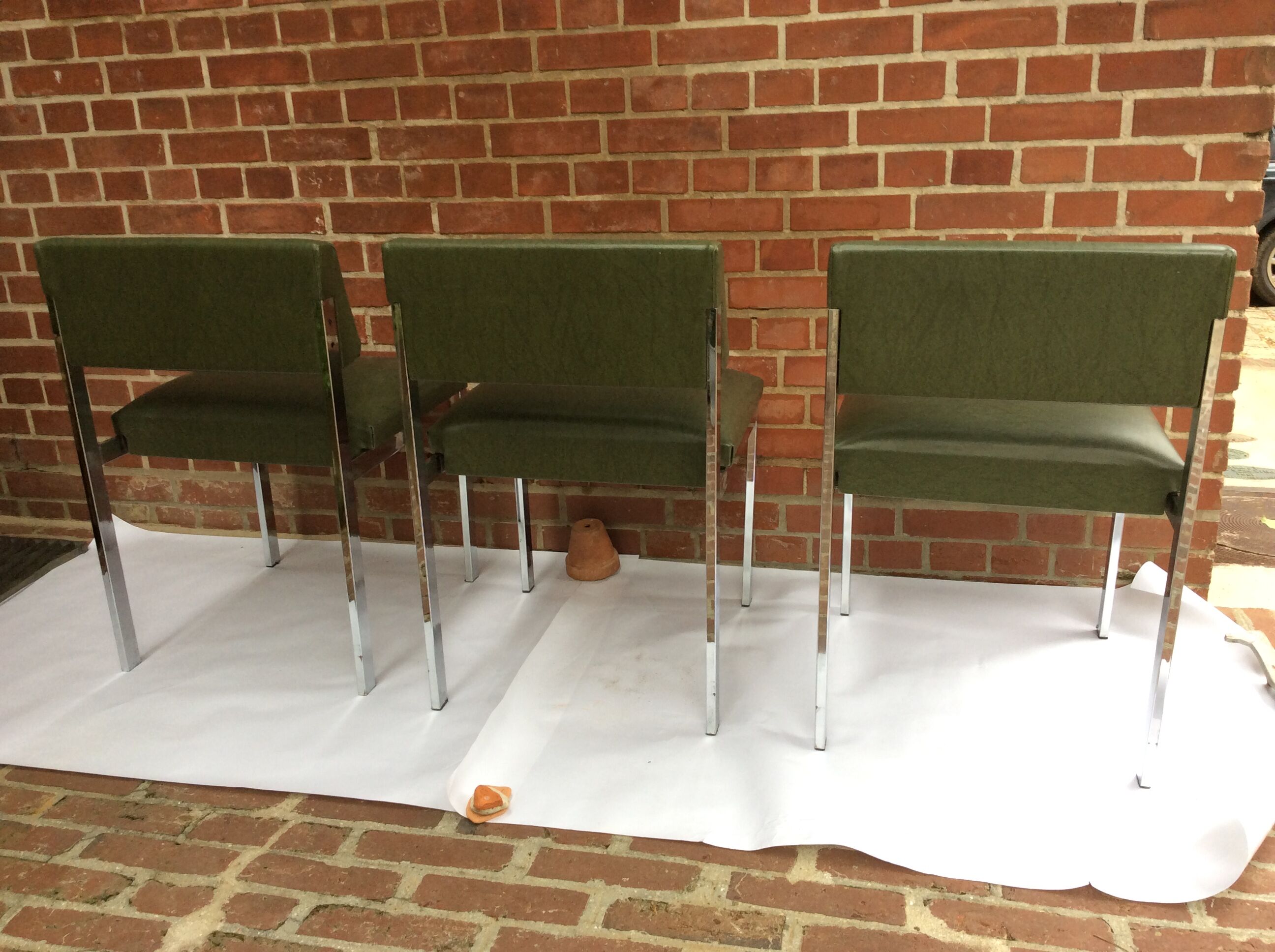 3 vintage chairs in Skai