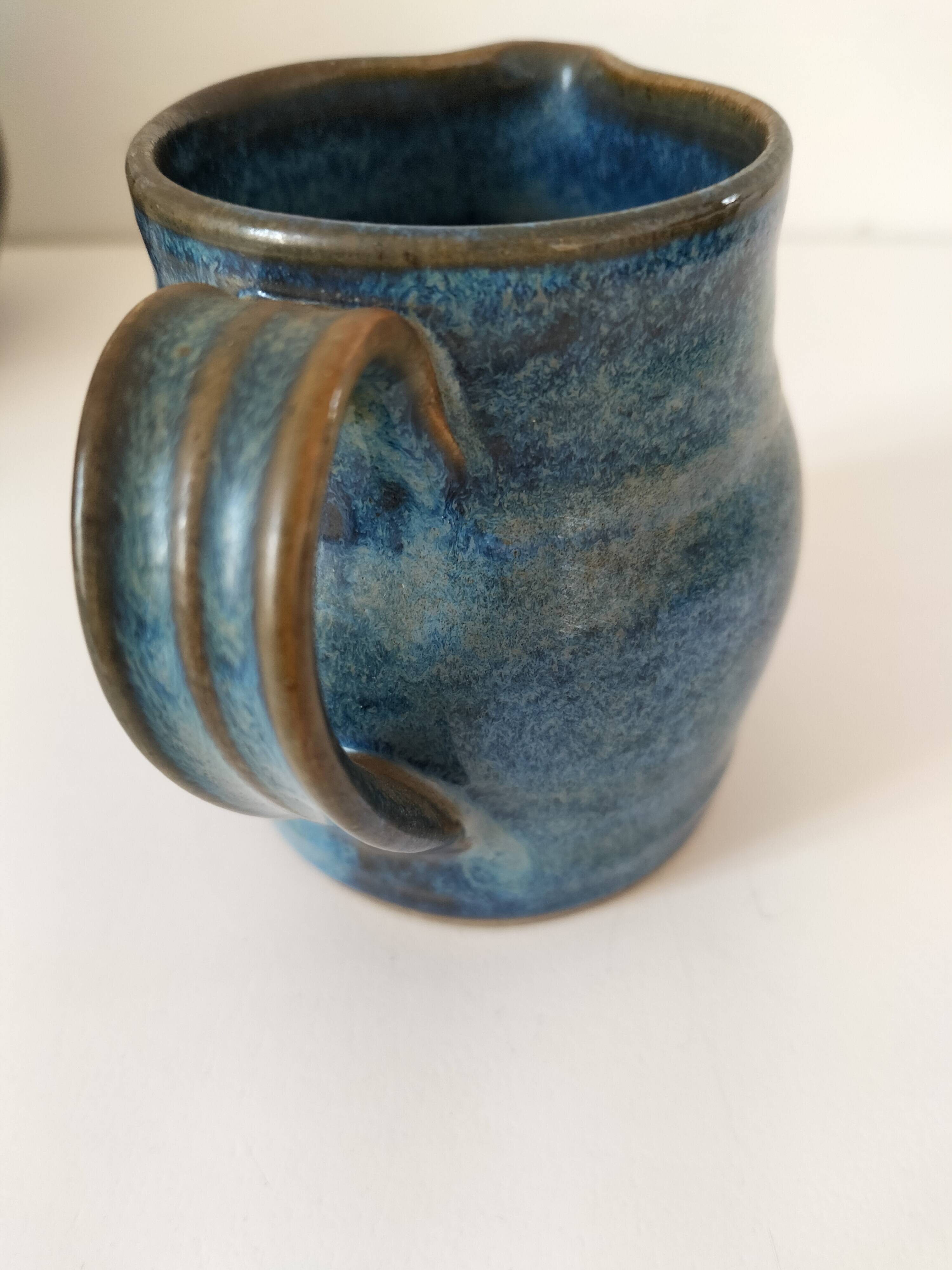 Set of artisanal ceramics in shades of blue.
