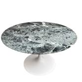 Saarinen table by Knoll