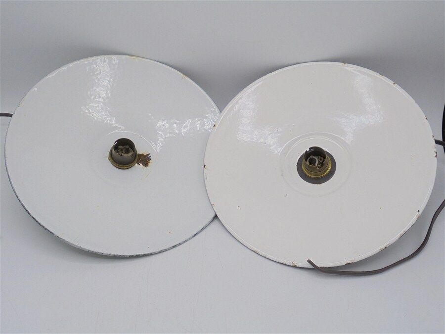 Duo of hanging lamps in enamelled plate
