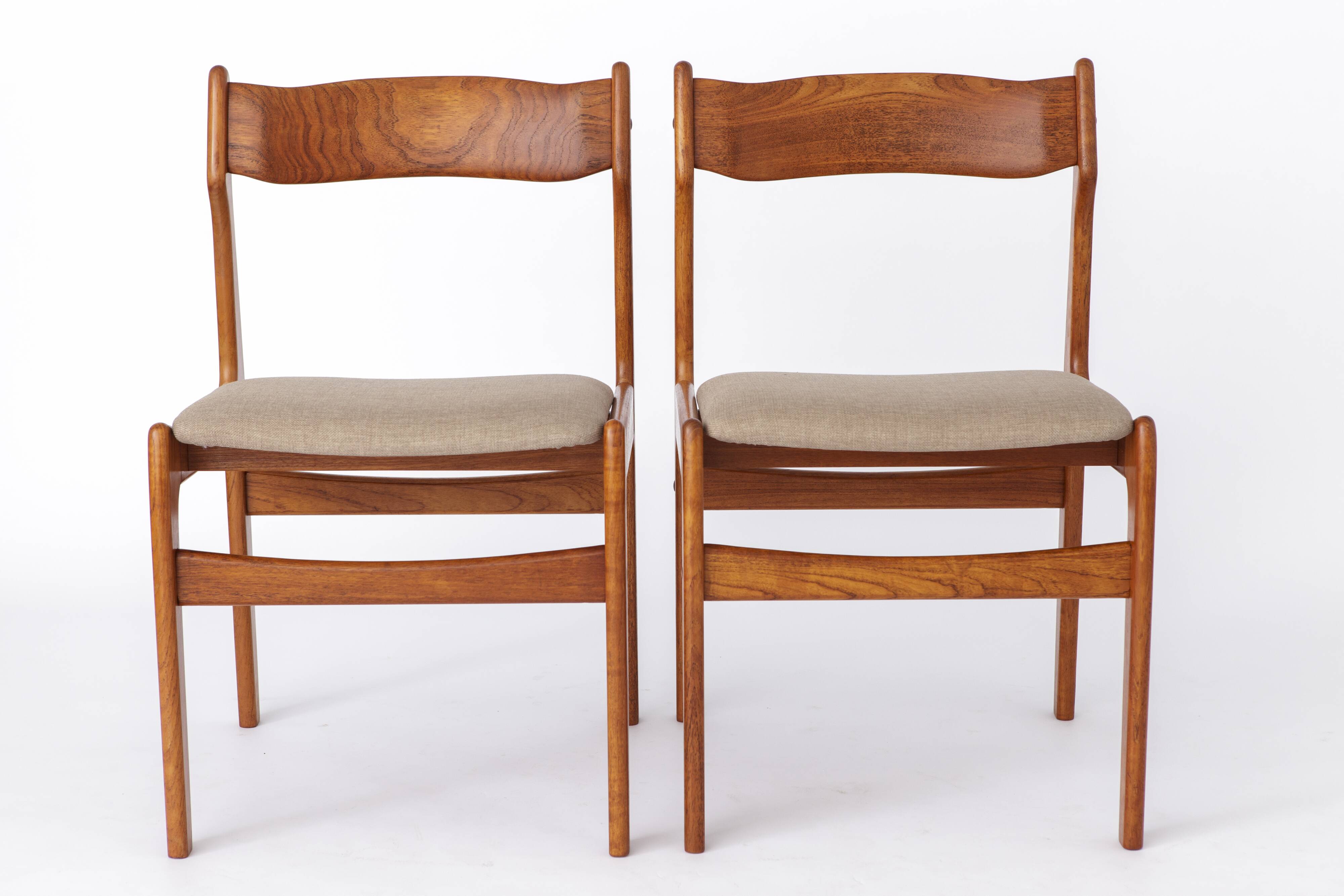 2 of 5 Vintage Danish Chairs 1960s - Walnut Chair Frame