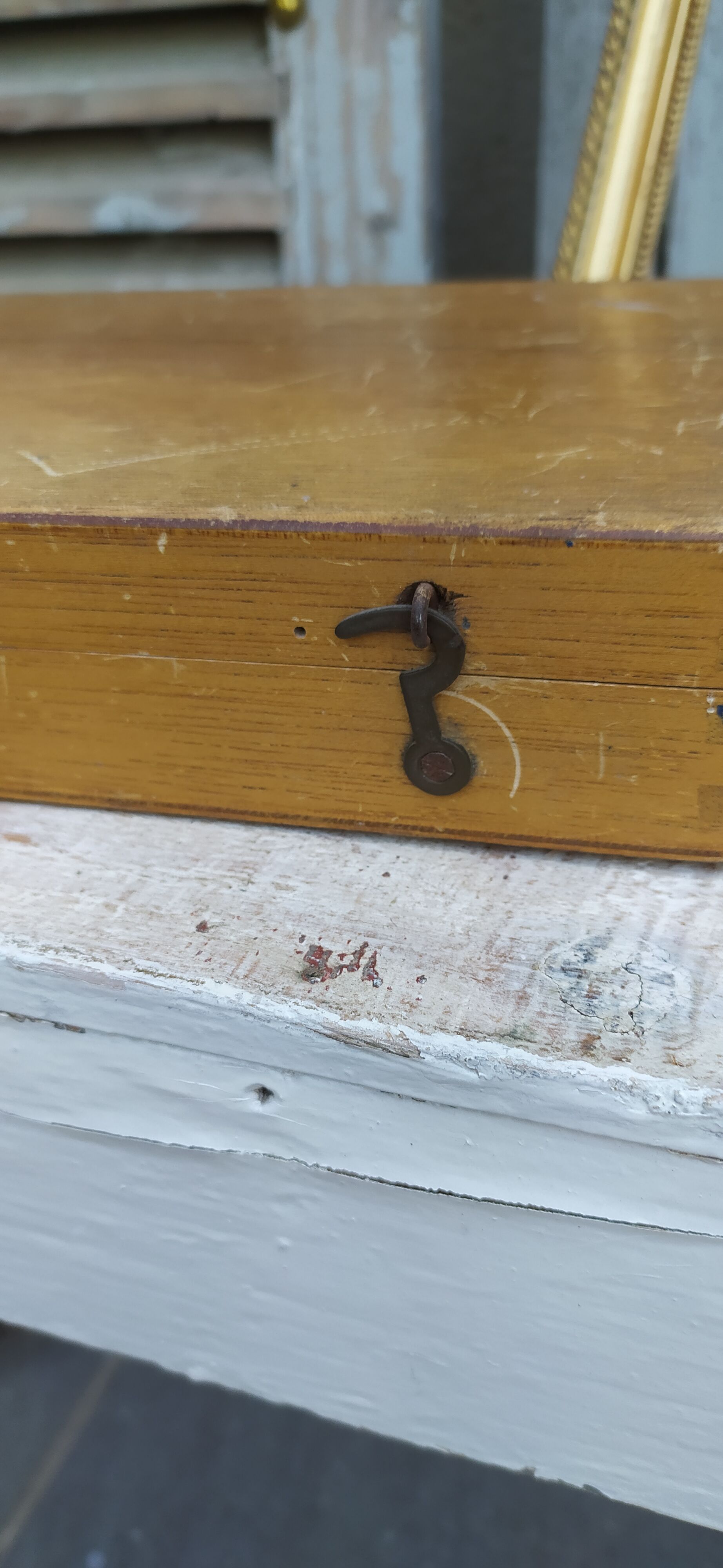 Former painter's box with his palette