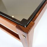 Table basse en palissandre et verre fumé