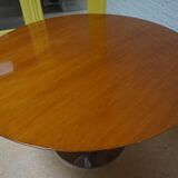 Mid-century modern round table by  Knoll International Kiga S.p.A, 1960s
