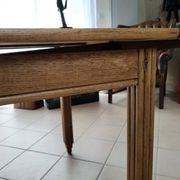 Extendable oak table