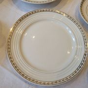 Table service in opaque porcelain with gold leaf.