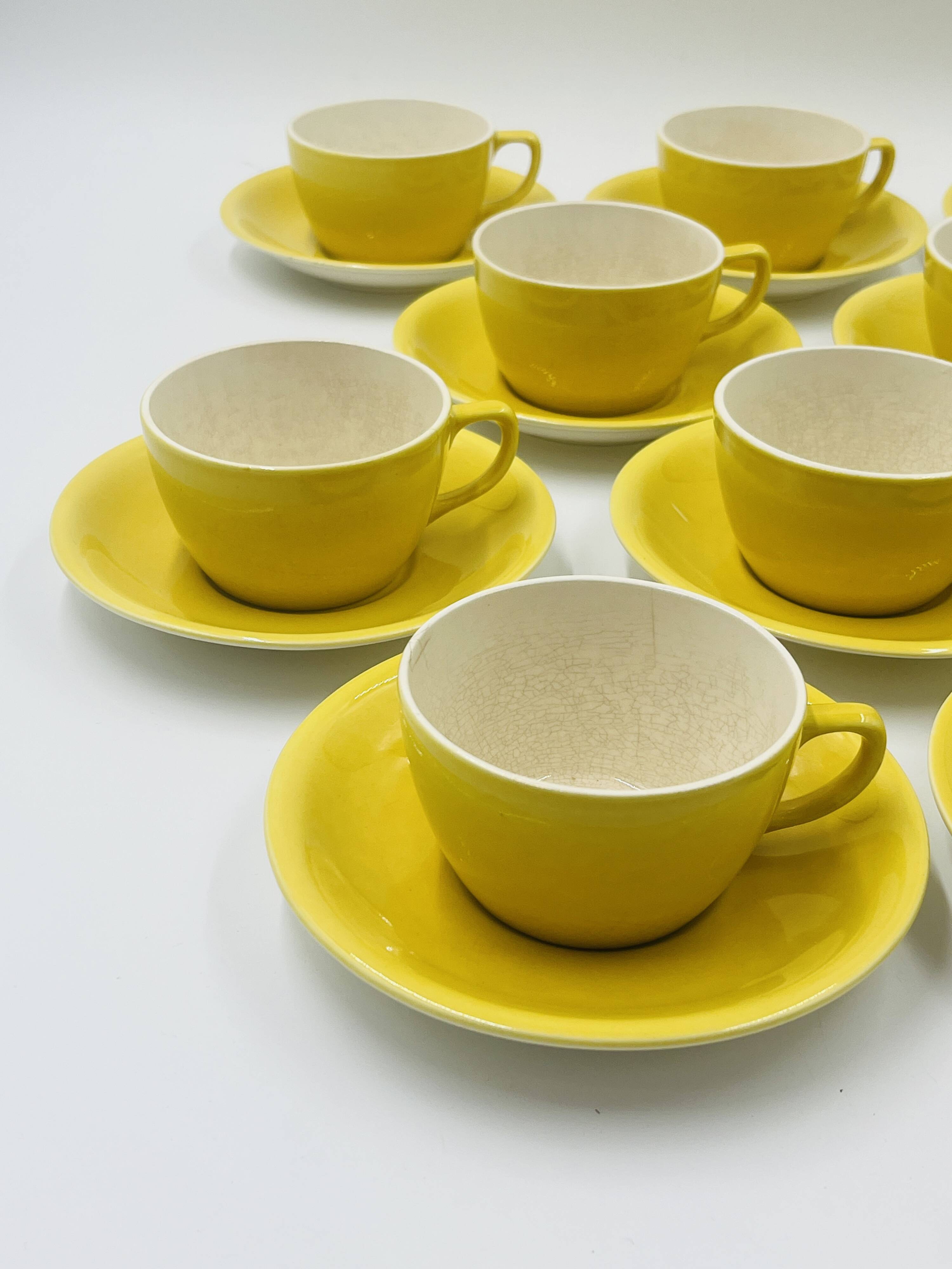 Service 10 tasses jaune Boch Belgique vintage