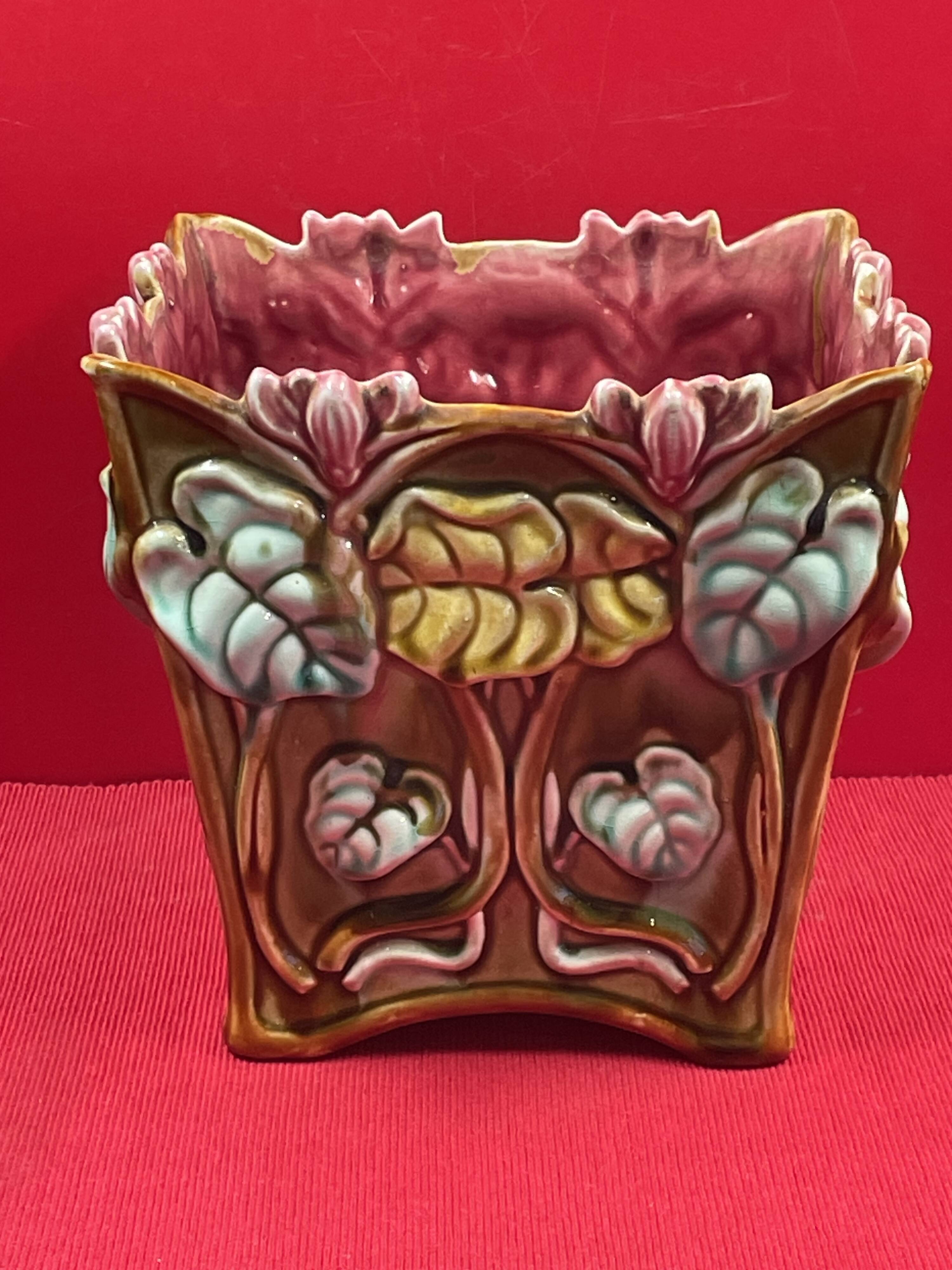 Barbotine flower pot with cyclamen floral decoration - Onnaing - Height 16 cm