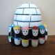 Igloo en bois et 6 petits pingouins