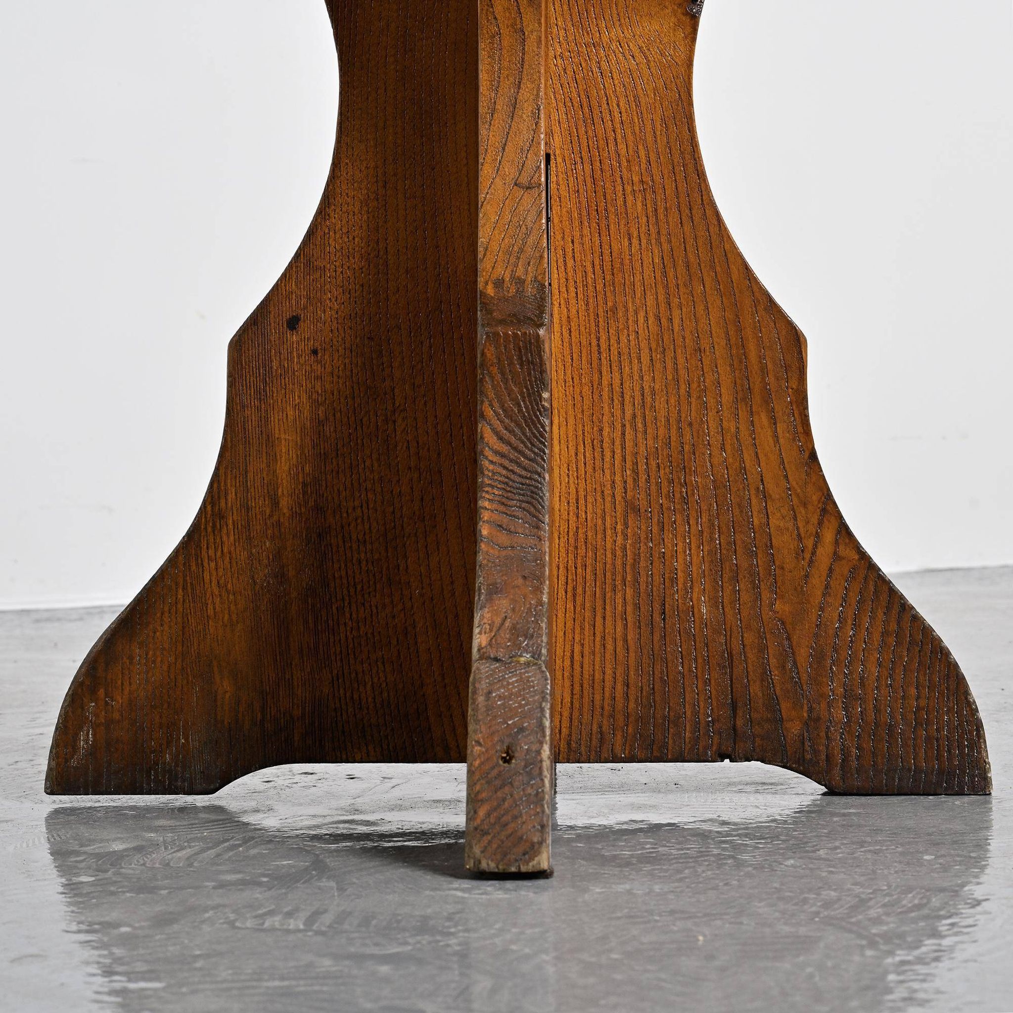 Paire de tables d'appoint en pin massif, Alpes françaises, vers 1970