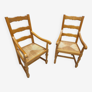 Deux fauteuils en chëne avec assise en paille