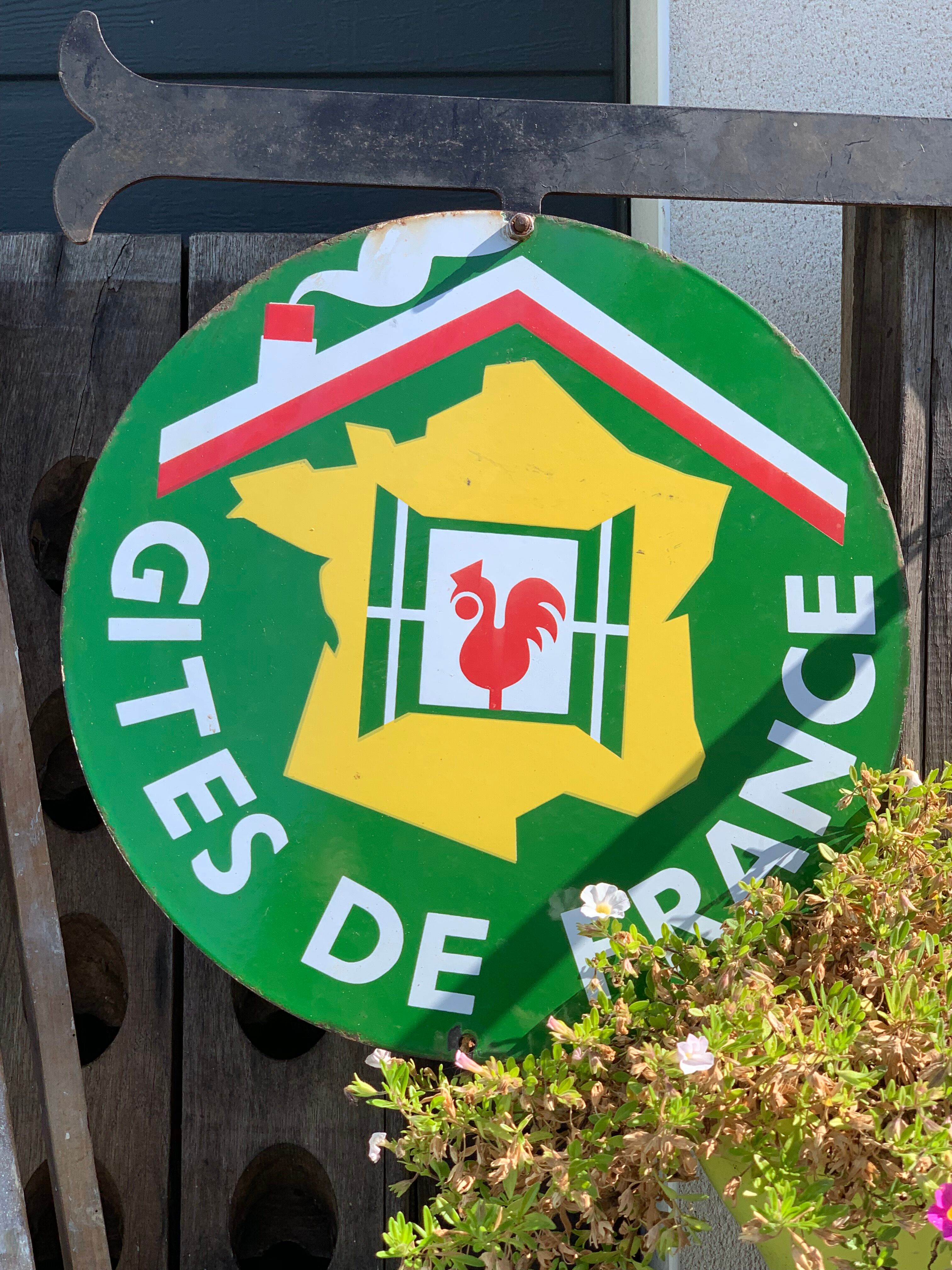Former enamelled plate Gites de France double face