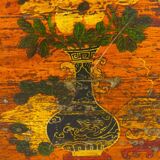 Coffre chinois laqué brun et or décoré de fleurs vers 1900