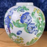 China circa 1900: pair of porcelain ball vases with birds and flowers