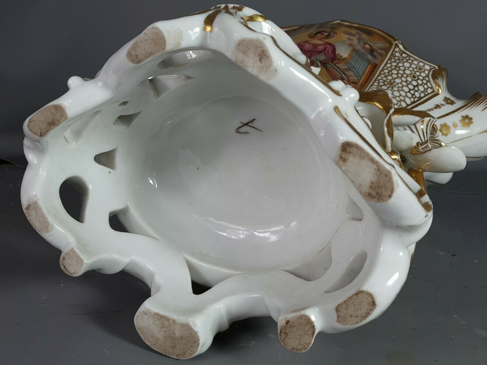 Imposing wedding vase porcelain Vieux Paris around 1830-1850 42x42 cm.