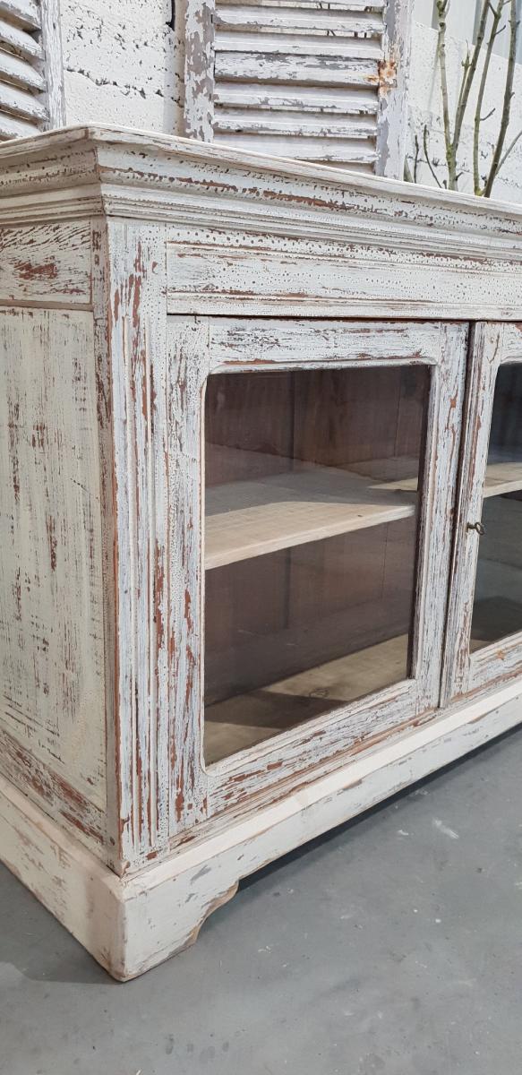 Buffe- vintage showcase