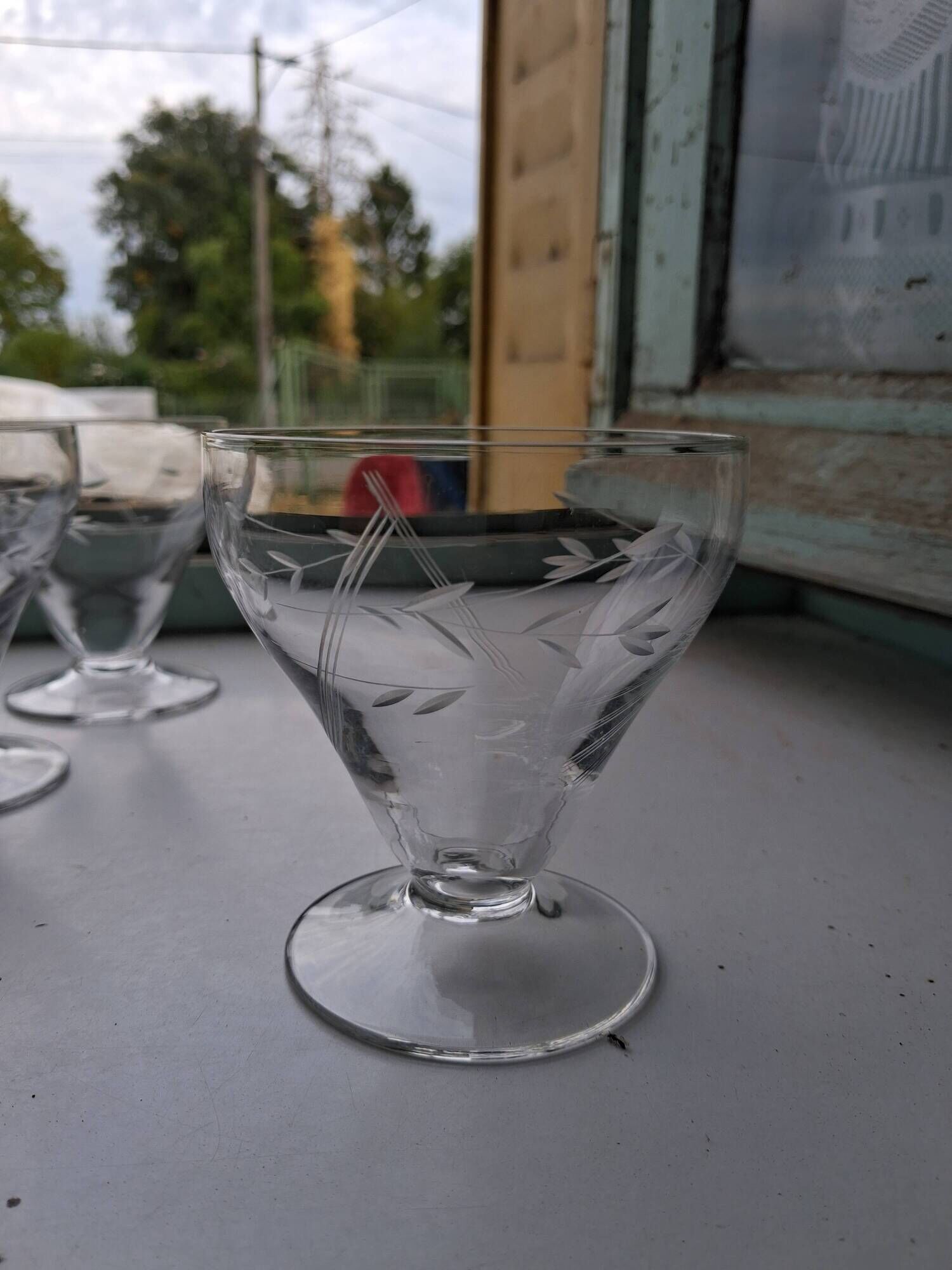Set of engraved vintage glass.