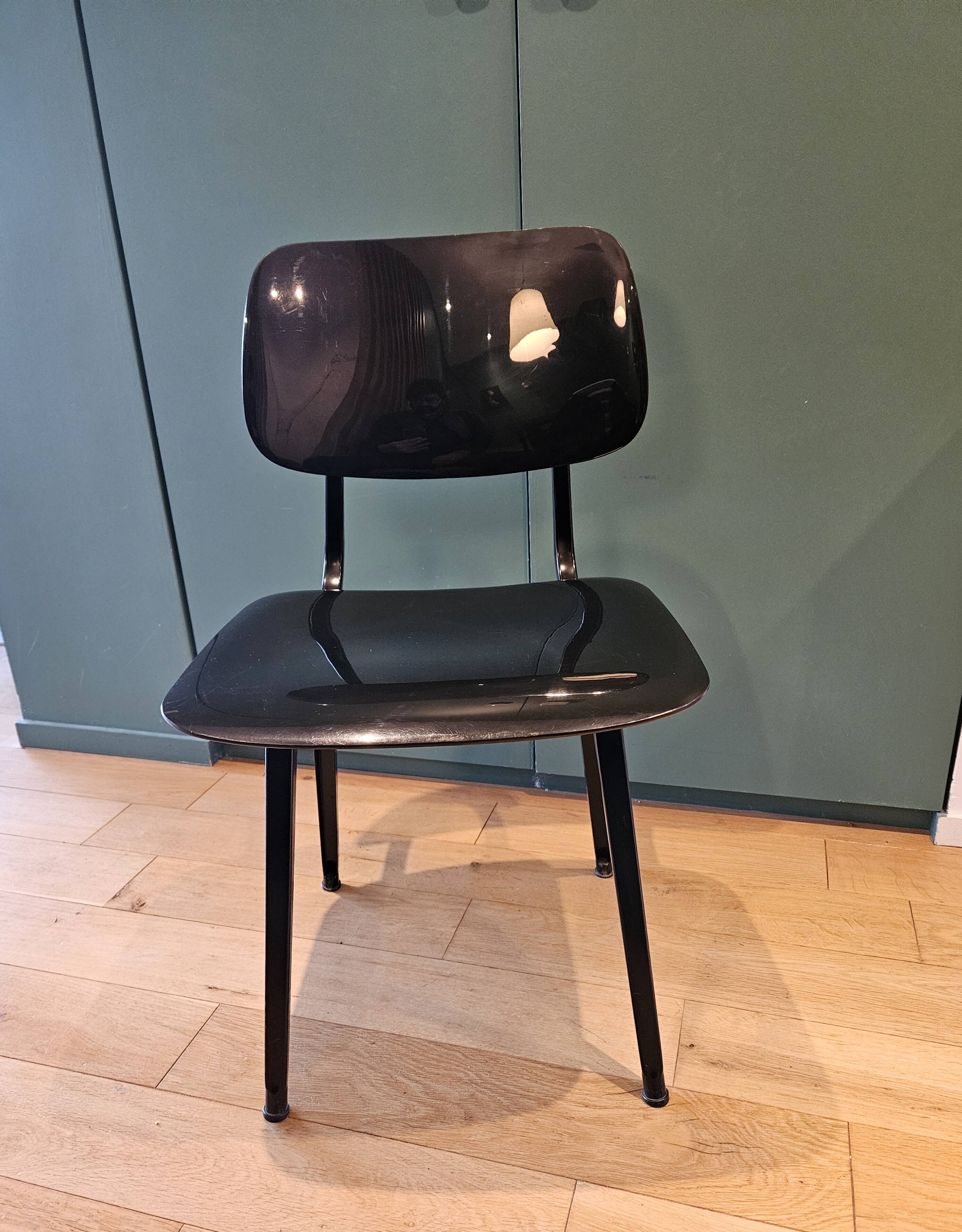 Revolt Friso Kramer Chair