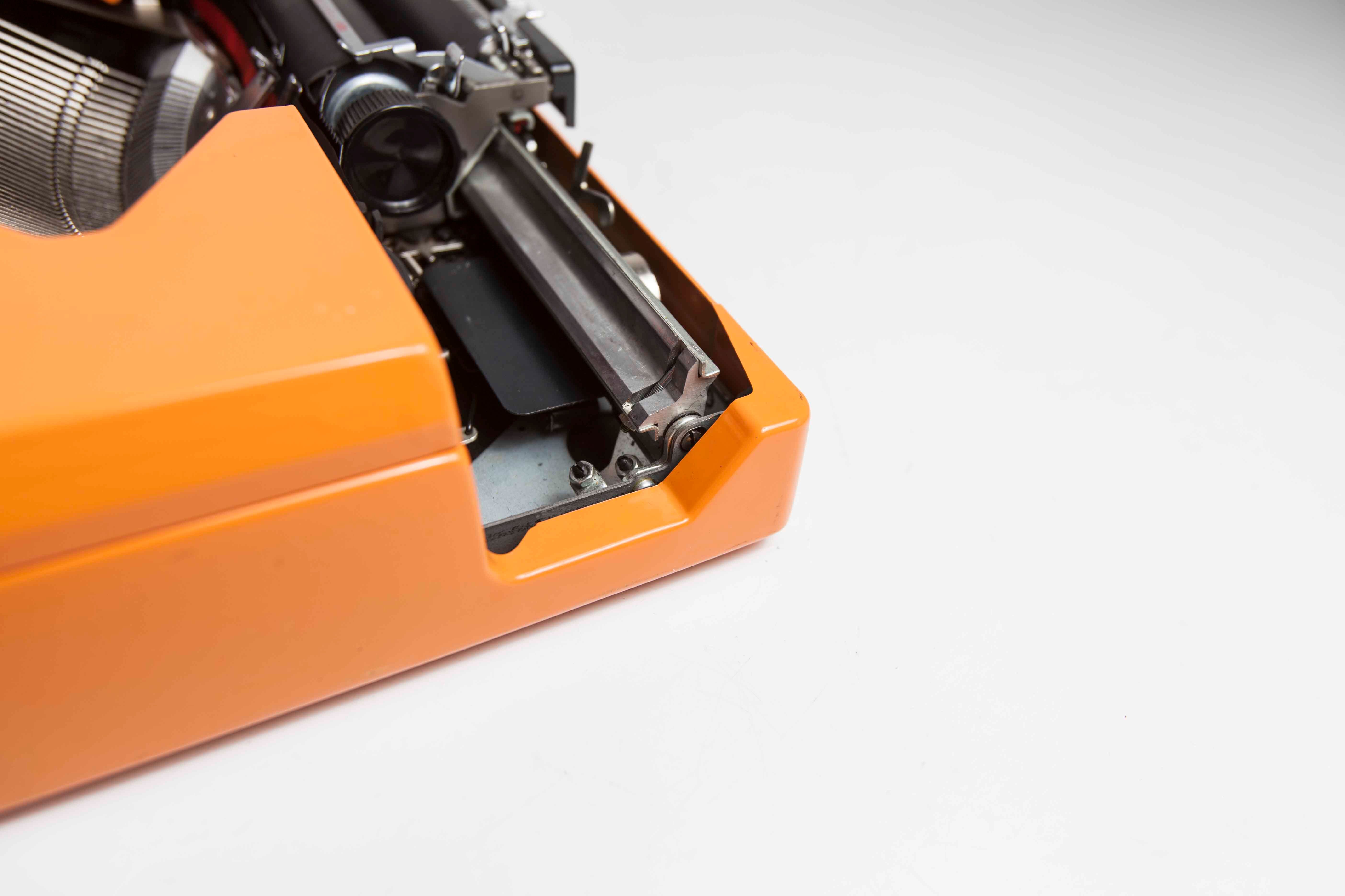 Silver Reed Sr 180 revised Luxury Typewriter and New Ribbon