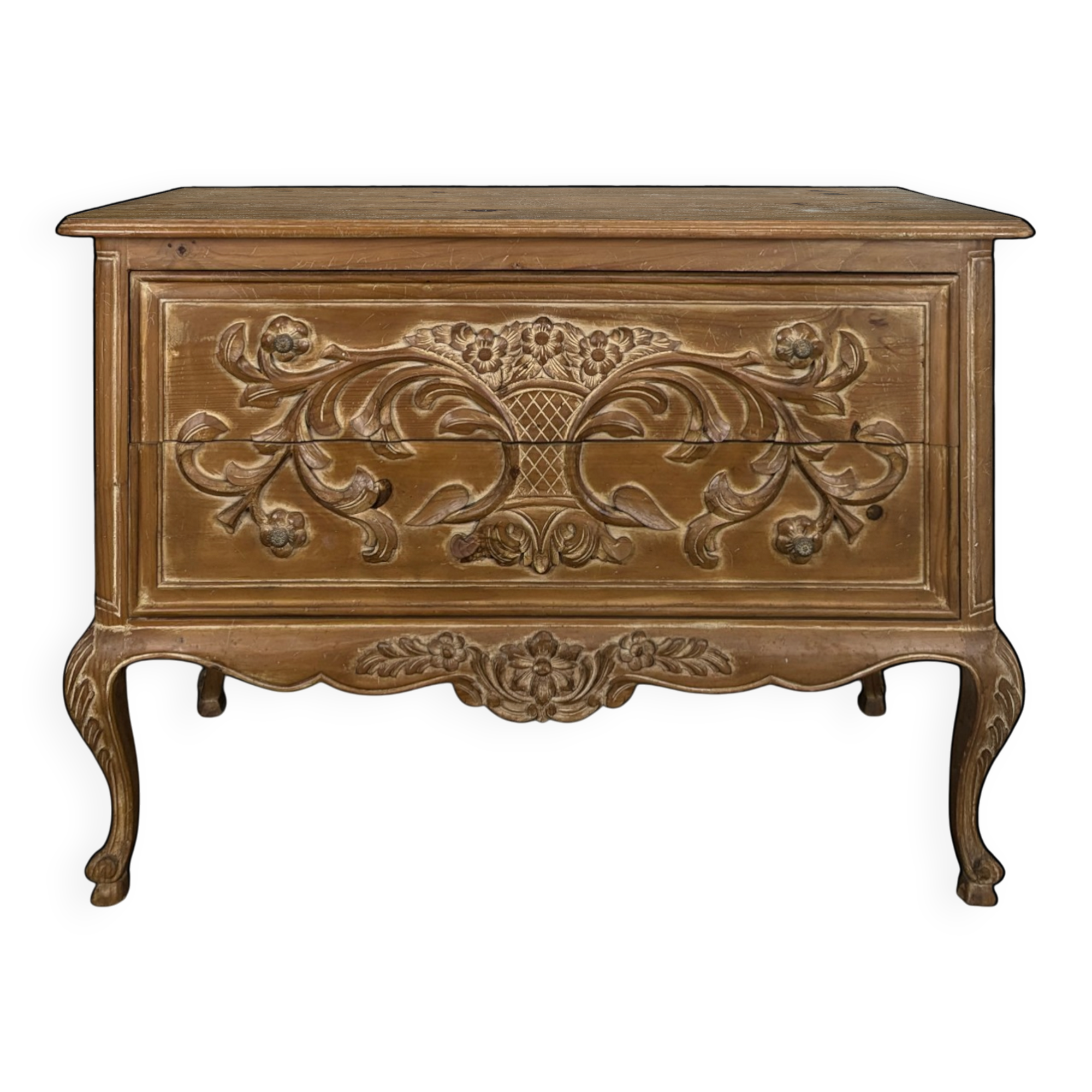 Commode de style Directoire en pin césuré