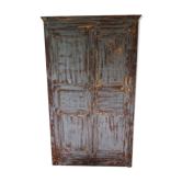 Closet doors with framing