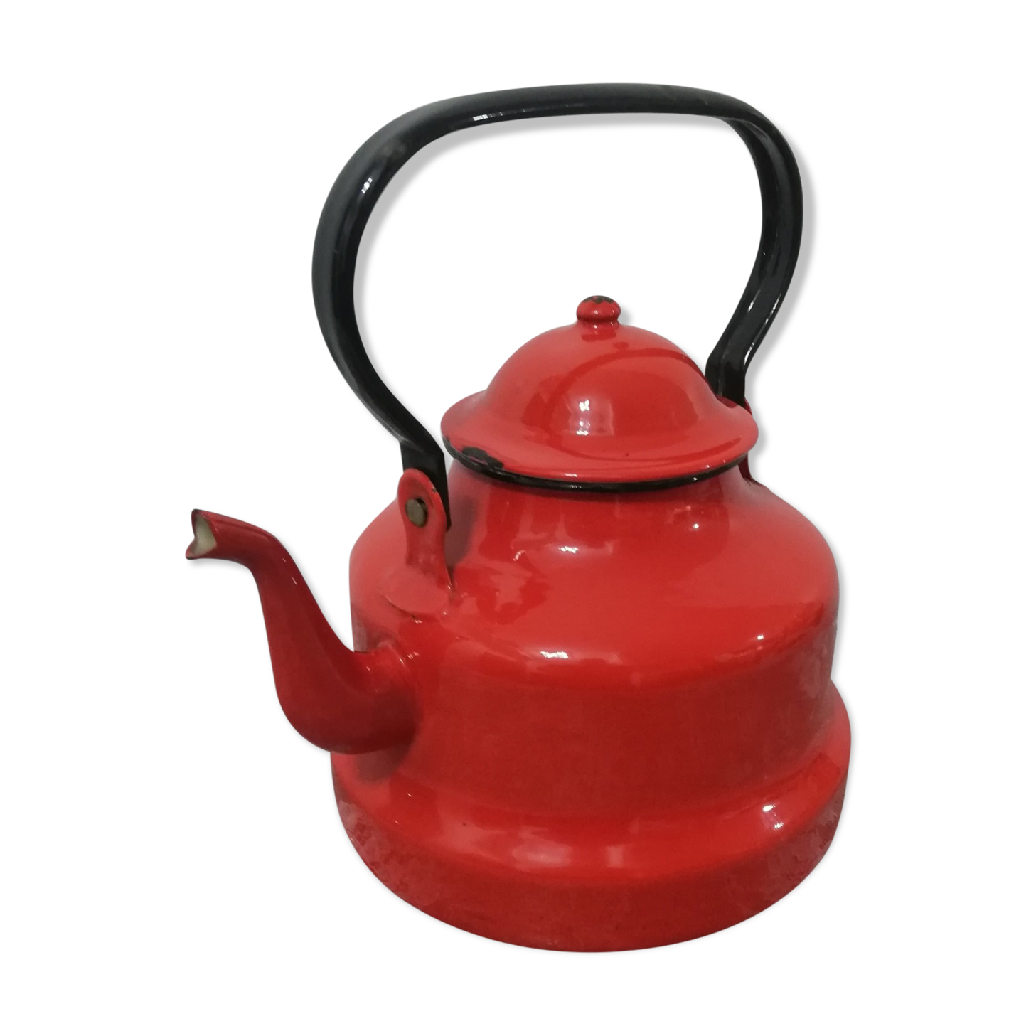 Red enamelled sheet metal kettle