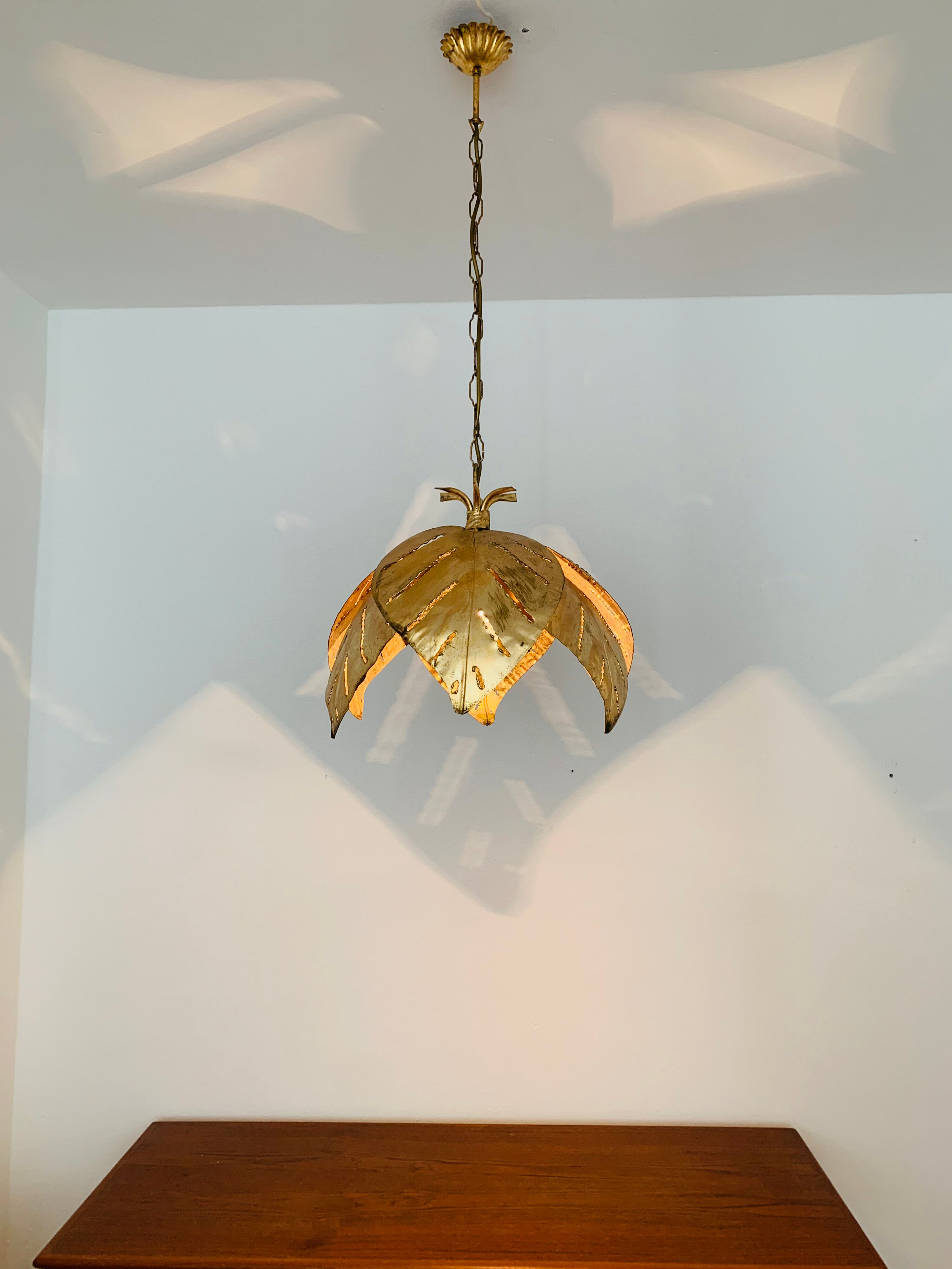 Lustre en feuille de palmier hollywood régence italienne dorée par Hans Kögl
