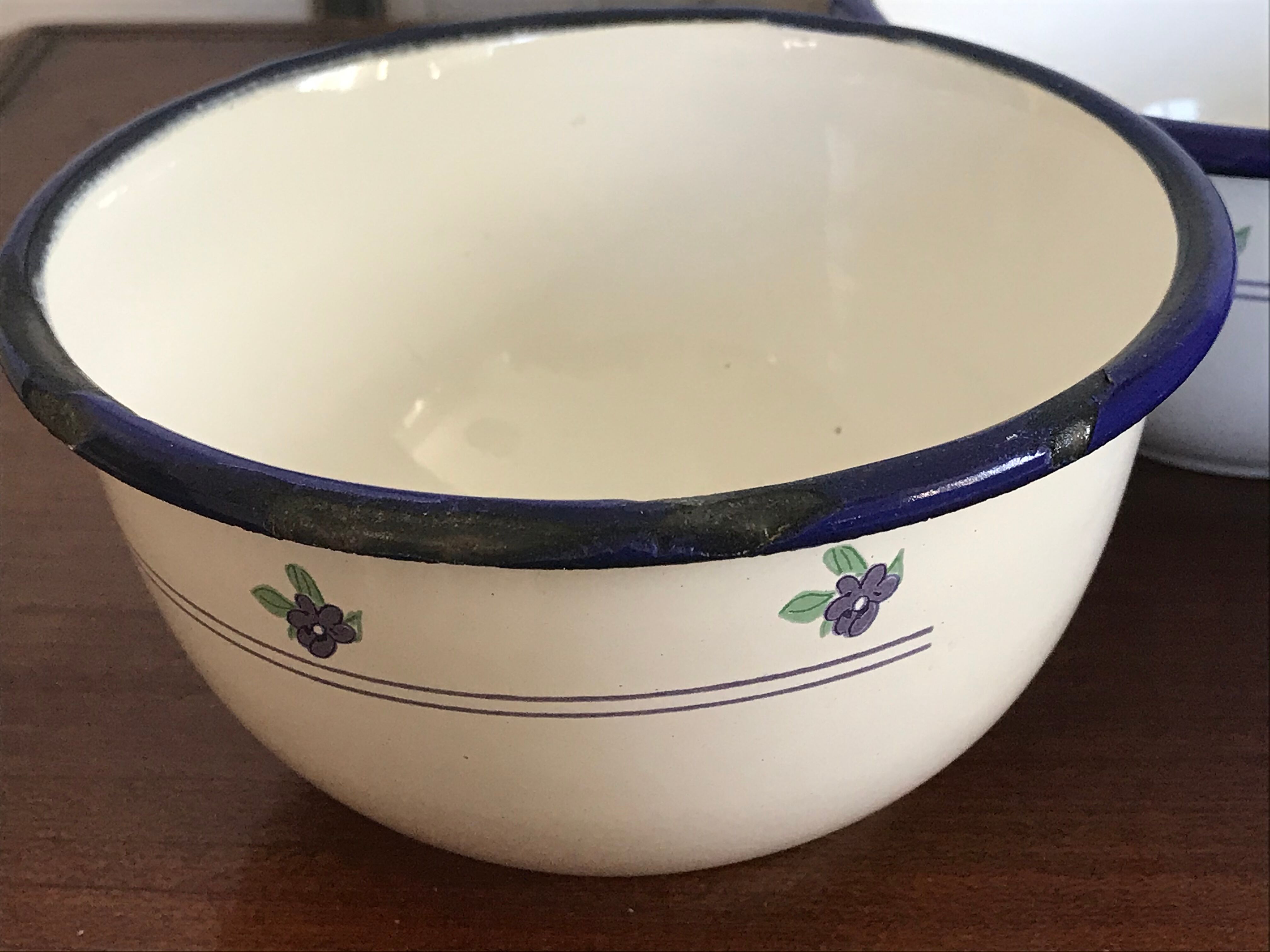 Vintage enamelled tin bowls