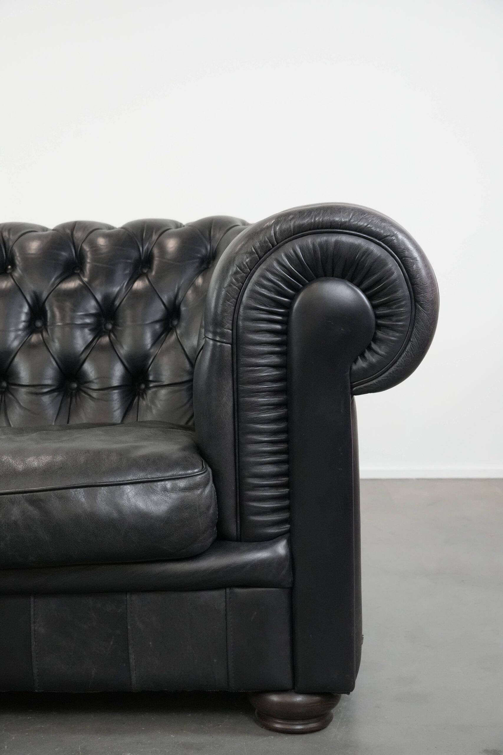 Set consisting of a cowhide leather Chesterfield sofa and matching ottoman
