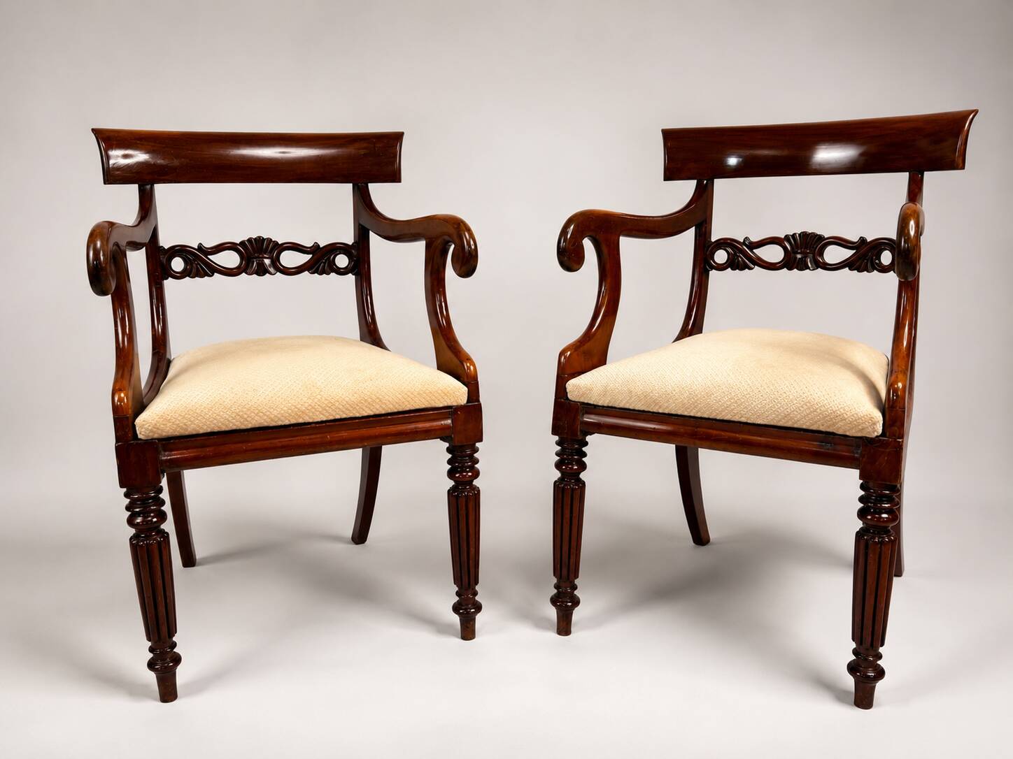 Pair of English mahogany armchairs from the 19th century – Regency style