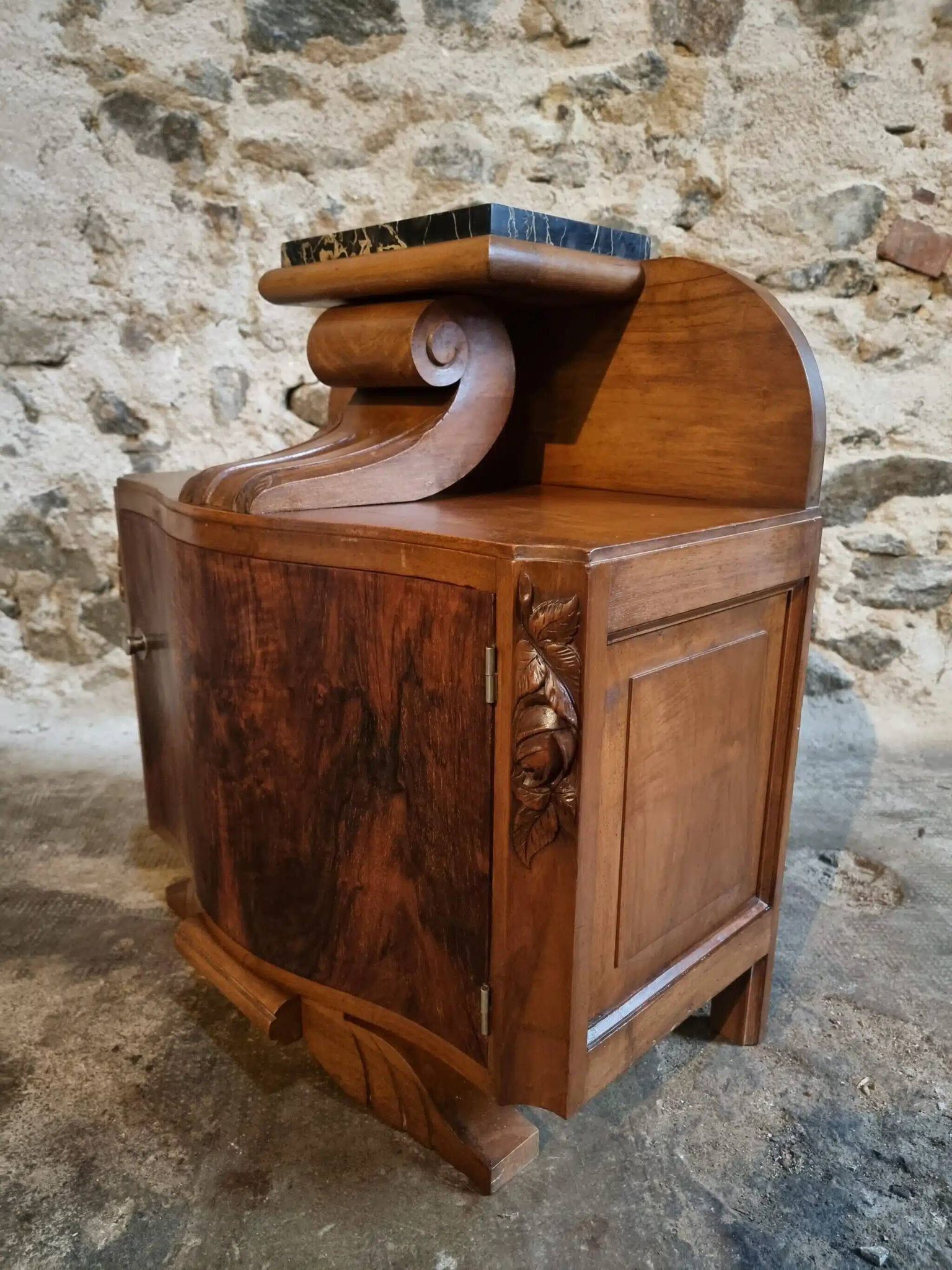 Table de chevet Art Déco française avec dessus en marbre, vers 1930