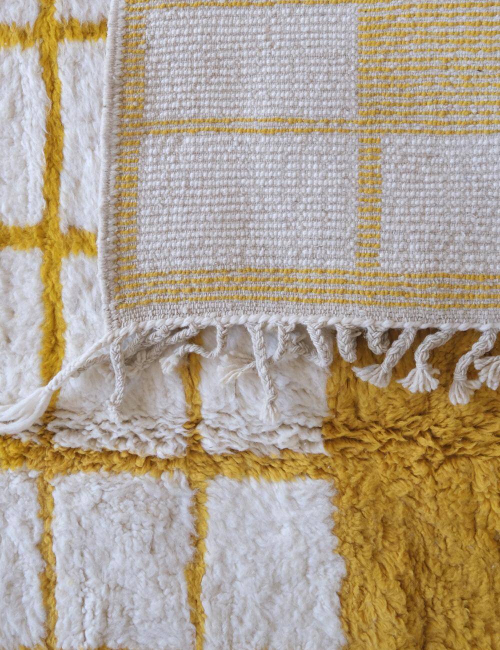Contemporary Yellow and White Rug - 266 x 215 cm