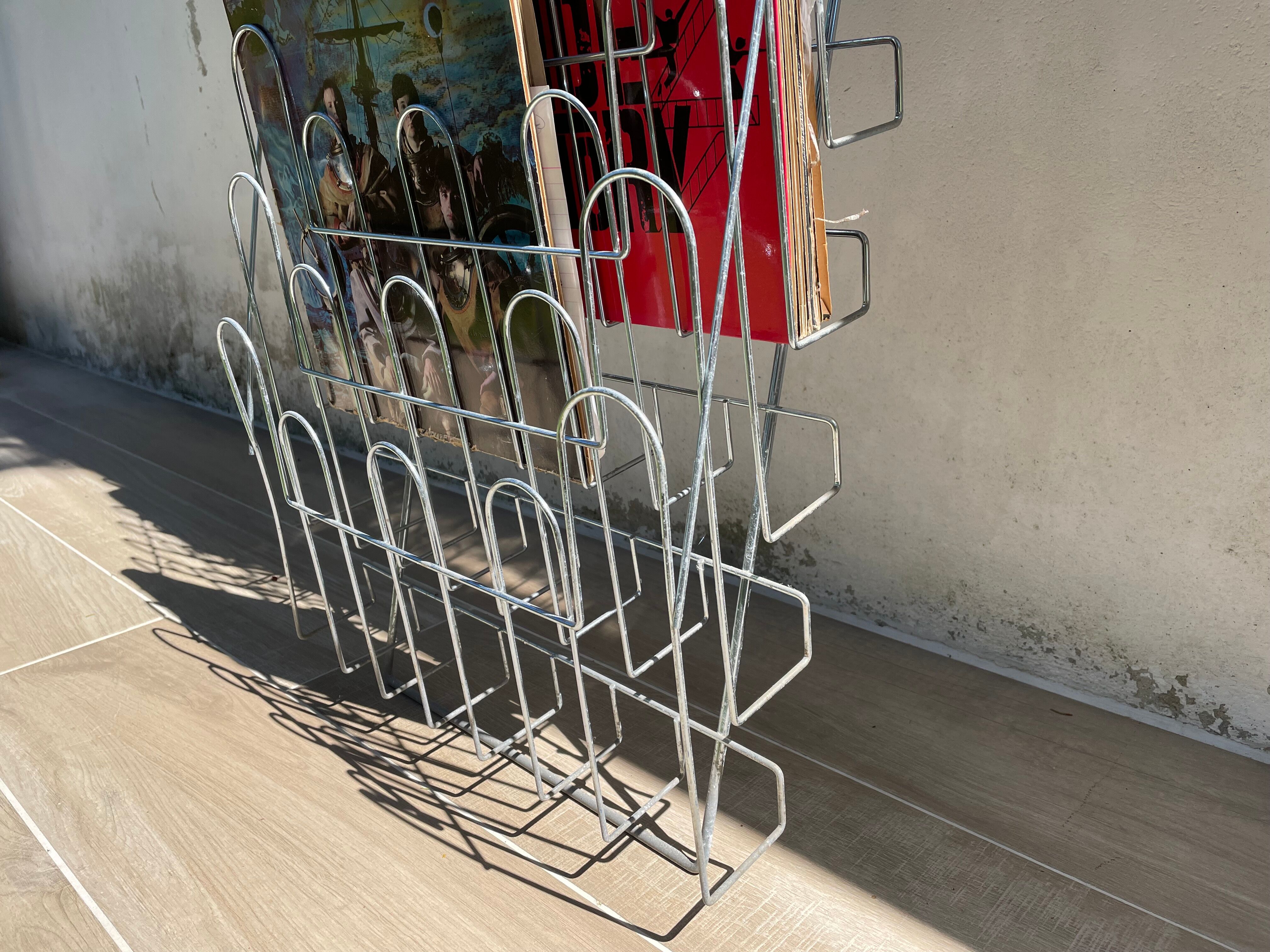 Range vinyl records holder