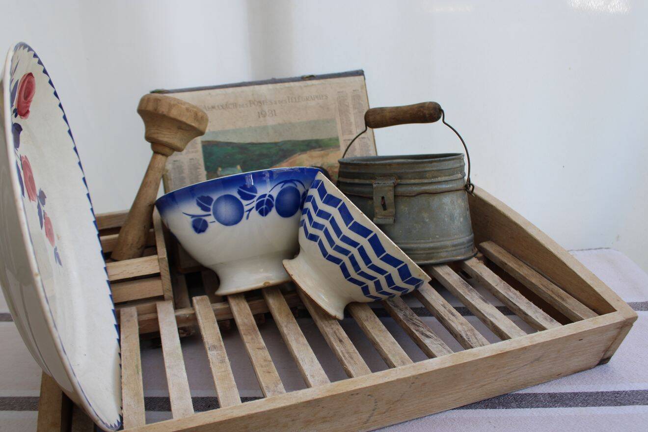 Set of 2 antique ceramic bowls