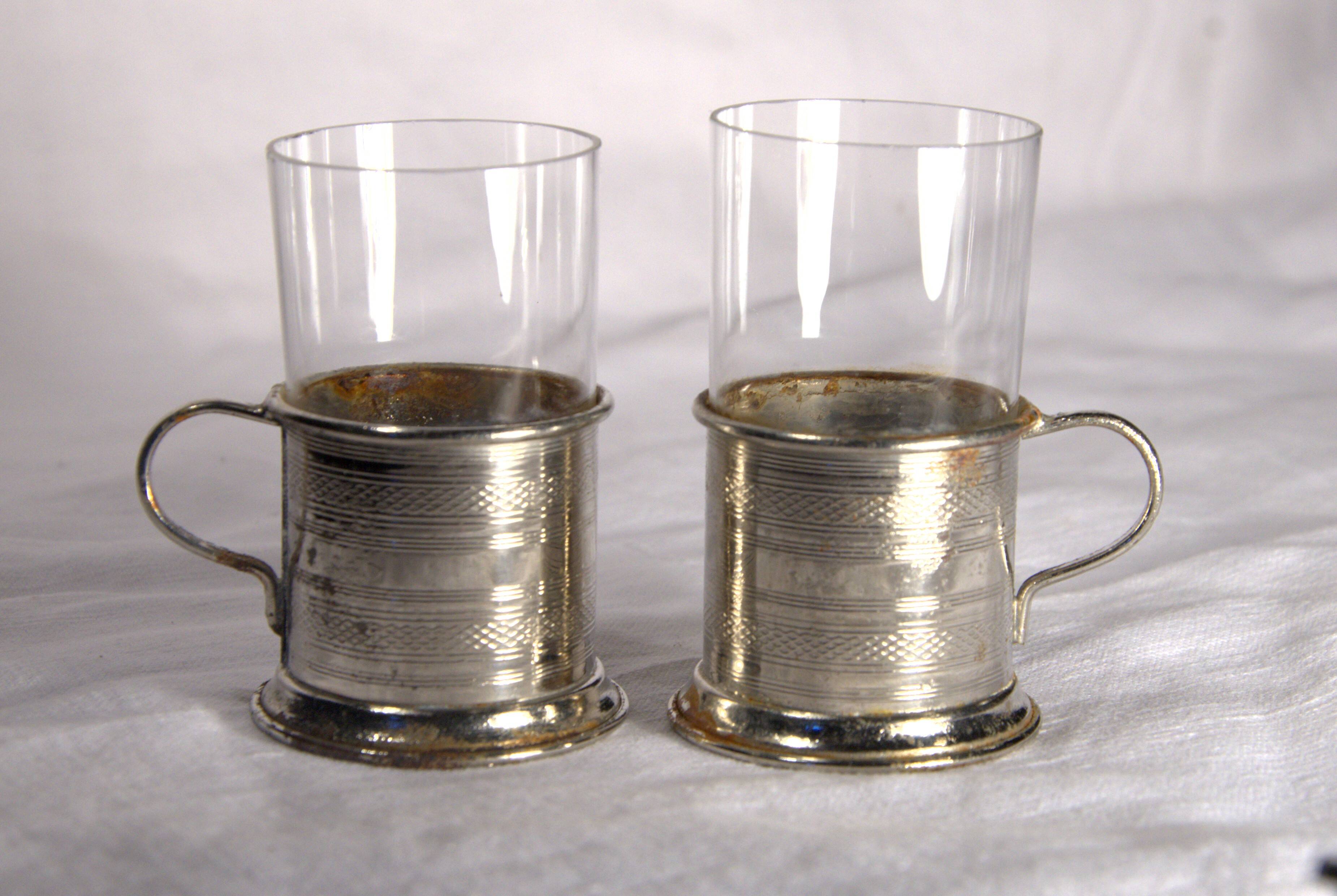 Set of 2 antique metal-rimmed tea glasses with handle, 5x7cm.