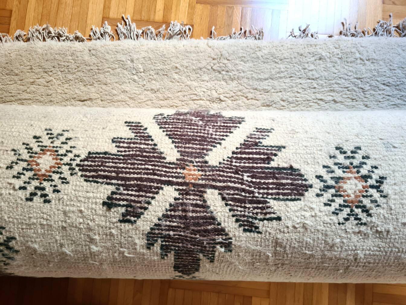 Nemencha carpet 3.1 m x 2.1 m 45 kg, original invoice label available.