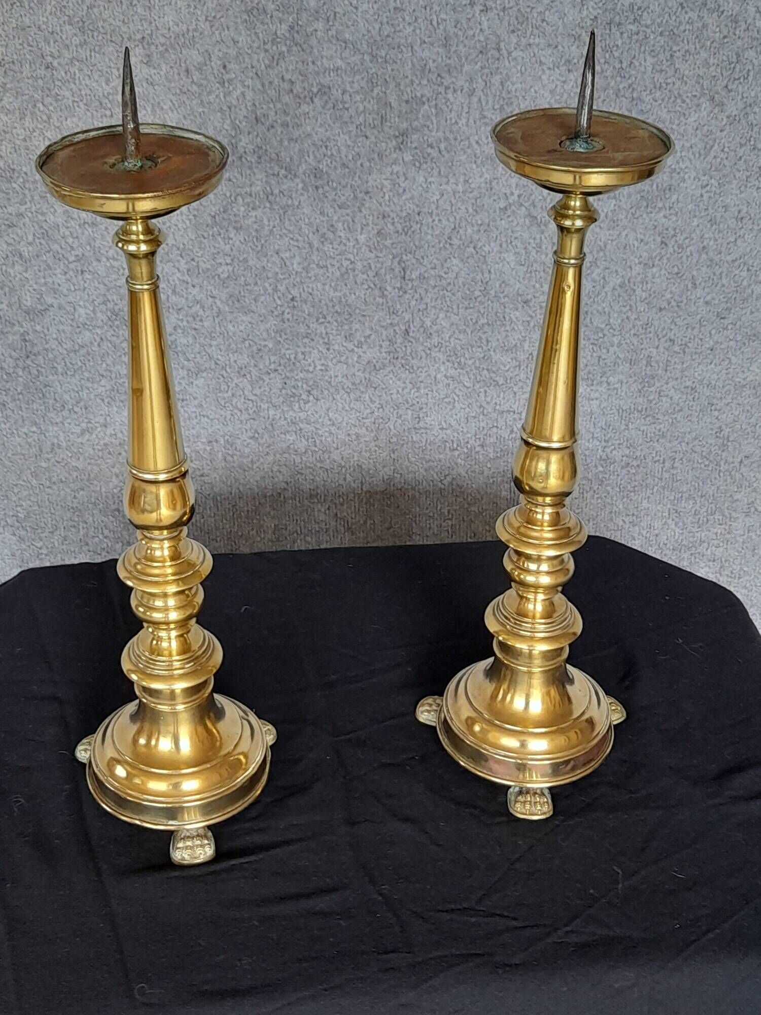pair of candlesticks (candle holder)