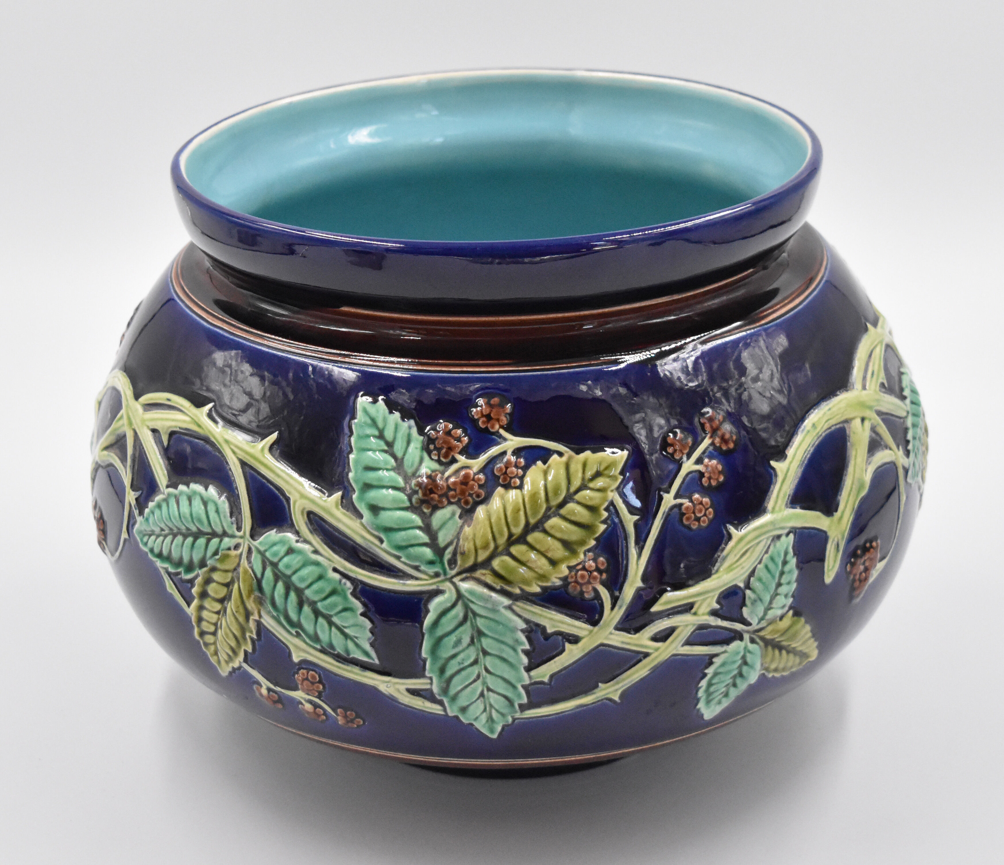 Cover-pot decor of murals in majolica Sarreguemines Majolica earthenware