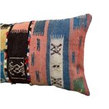 Magnifique coussin Kilim berbère vintage du Maroc
