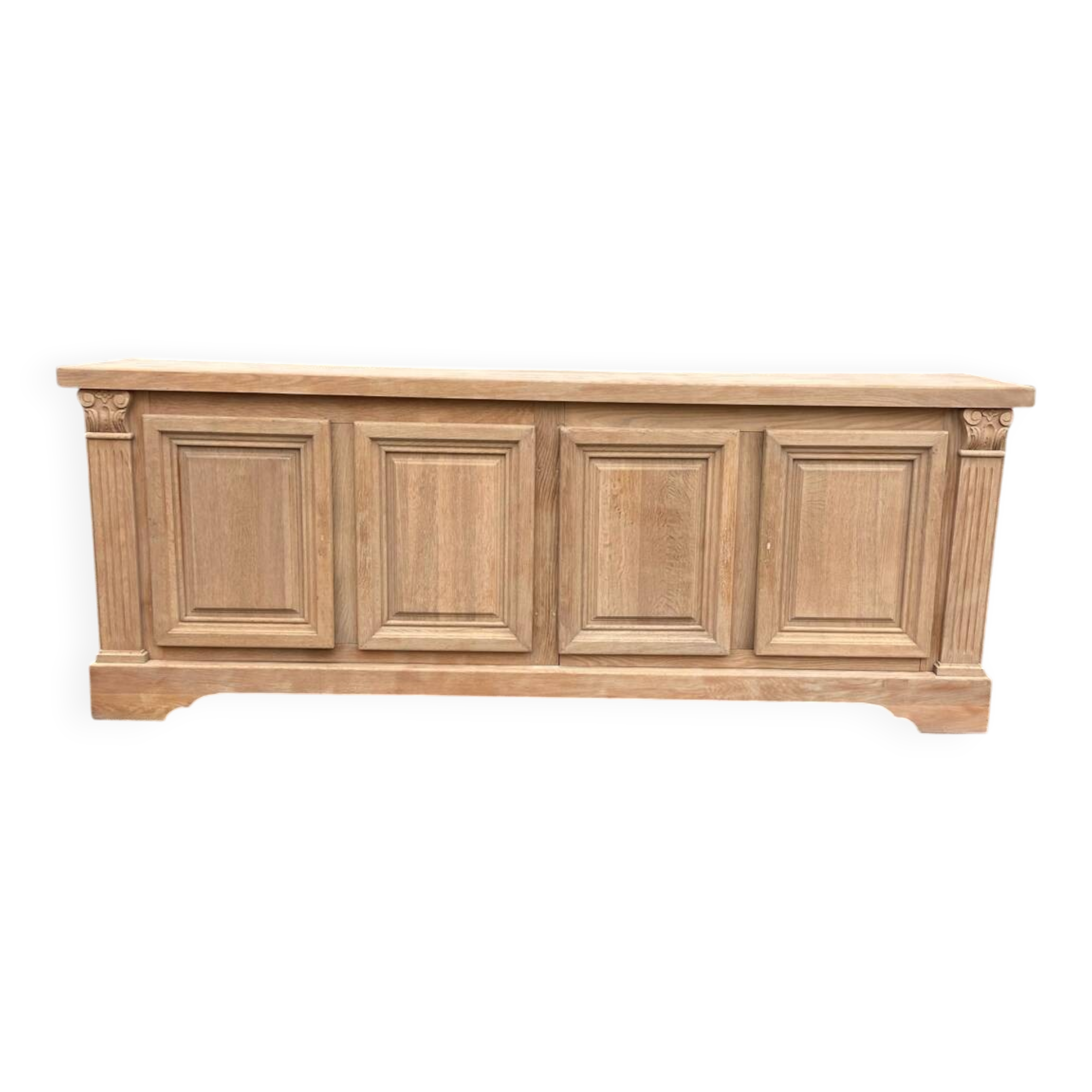 Bar / counter in raw wood