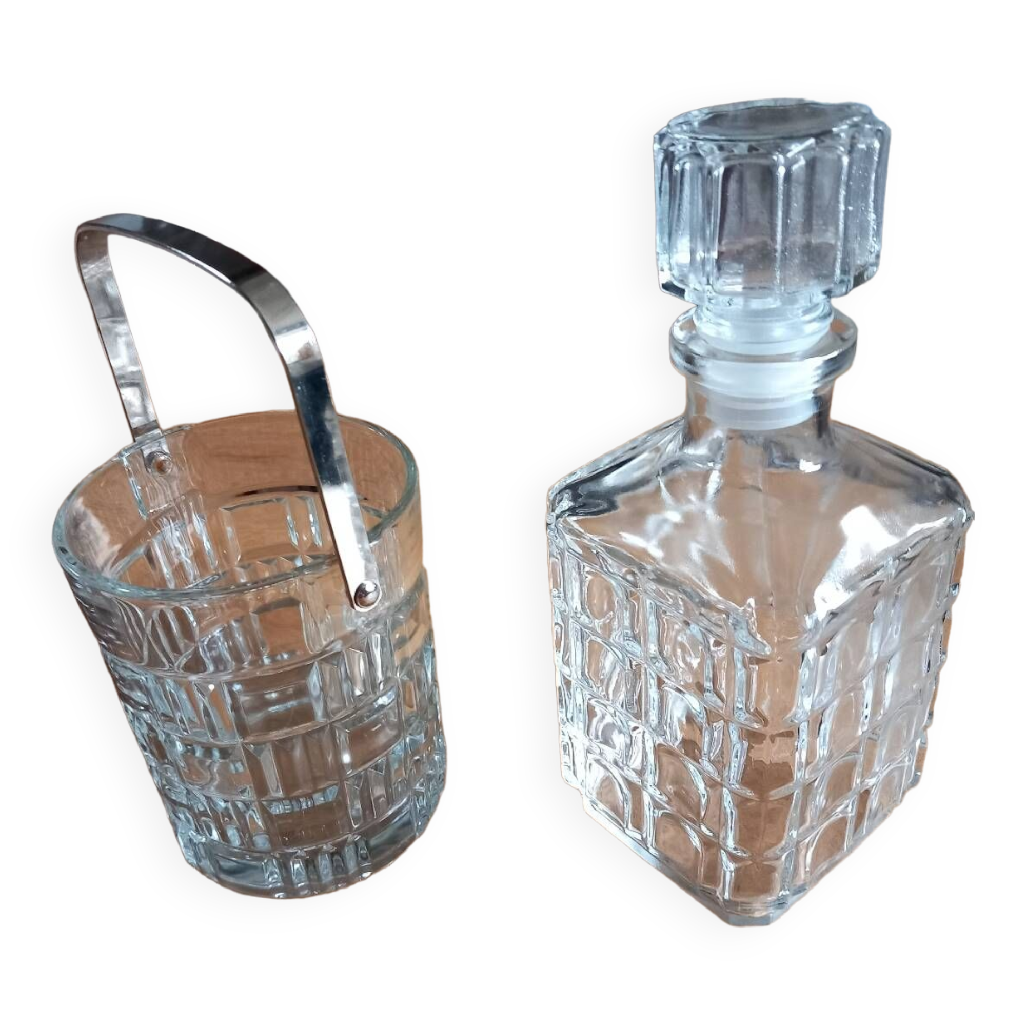 1 whiskey decanter + 1 vintage ice bucket