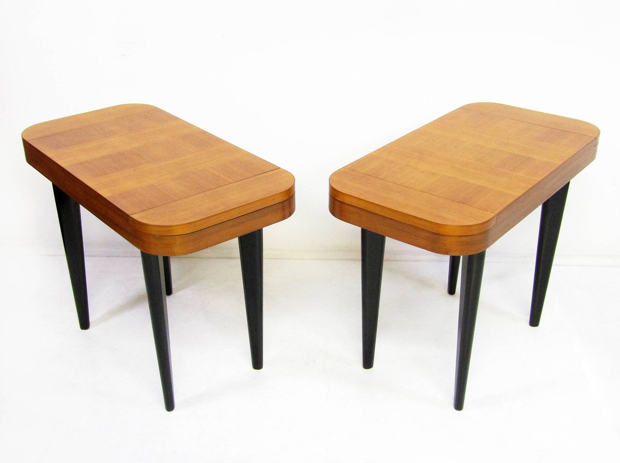 Two Paldao Line Art Deco End Tables By Gilbert Rohde For Herman Miller, C 1940